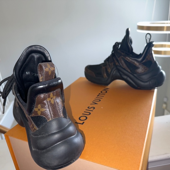 Louis Vuitton LV Archlight Sneaker - Picture 4 of 5